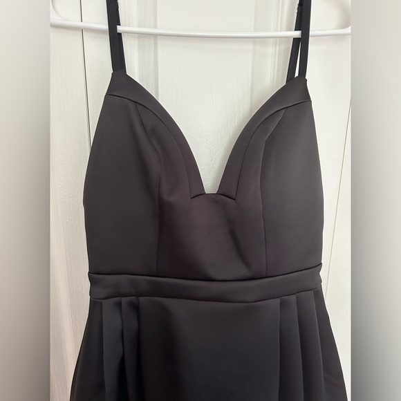 Marciano | A-Line V-Neck thick satin dress with pockets - Picture 3 of 8